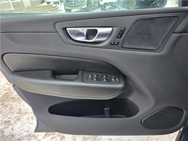 2022 Volvo XC60 B6 Momentum in Kemptville - Image 11 of 17