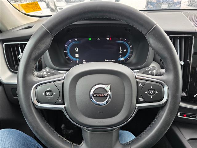 2022 Volvo XC60 B6 Momentum in Kemptville - Image 7 of 17