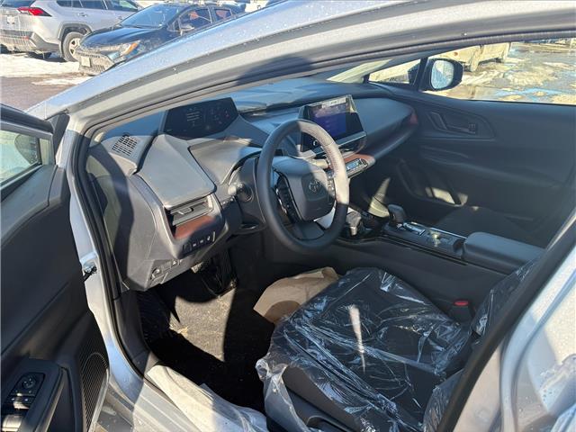 2026 Toyota Prius Plug-In Hybrid SE (Stk: 26132) in Bowmanville - Image 6 of 7