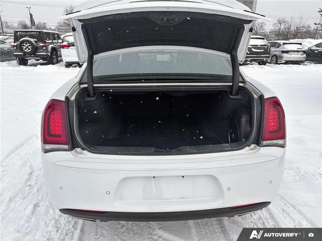 2022 Chrysler 300 S (Stk: 933) in Kitchener - Image 11 of 24