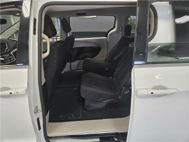 2024 Chrysler Grand Caravan SXT (Stk: 24CG07270) in Winnipeg - Image 11 of 25