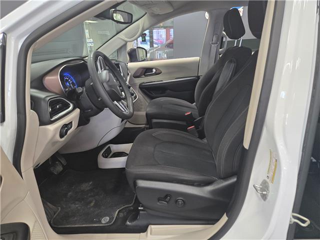 2024 Chrysler Grand Caravan SXT (Stk: 24CG07270) in Winnipeg - Image 12 of 25