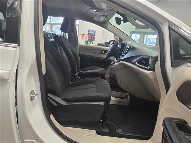 2024 Chrysler Grand Caravan SXT (Stk: 24CG07270) in Winnipeg - Image 15 of 25