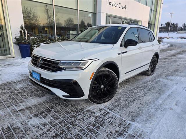 2022 Volkswagen Tiguan Comfortline R-Line Black Edition (Stk: T5408A) in Orleans - Image 1 of 17