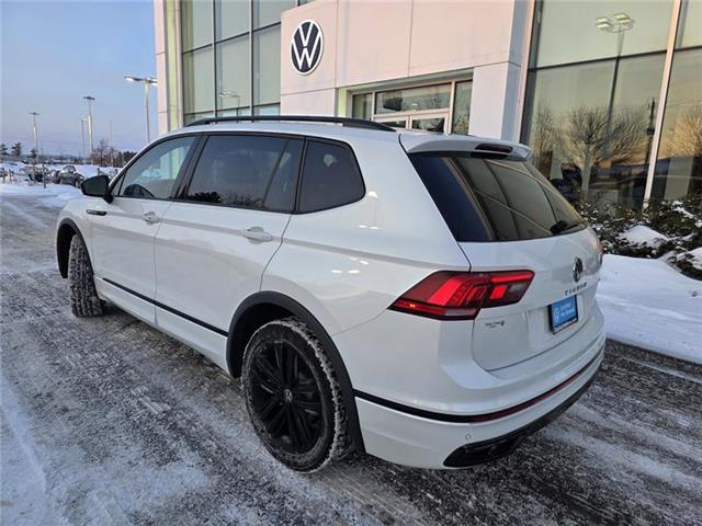 2022 Volkswagen Tiguan Comfortline R-Line Black Edition (Stk: T5408A) in Orleans - Image 2 of 17
