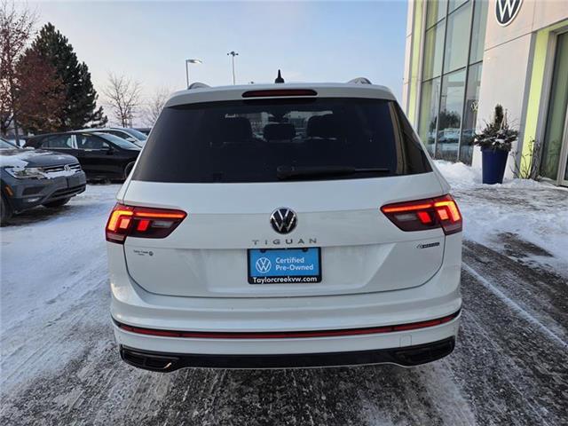 2022 Volkswagen Tiguan Comfortline R-Line Black Edition (Stk: T5408A) in Orleans - Image 3 of 17