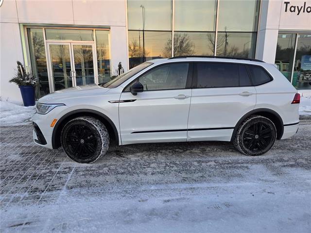 2022 Volkswagen Tiguan Comfortline R-Line Black Edition (Stk: T5408A) in Orleans - Image 5 of 17