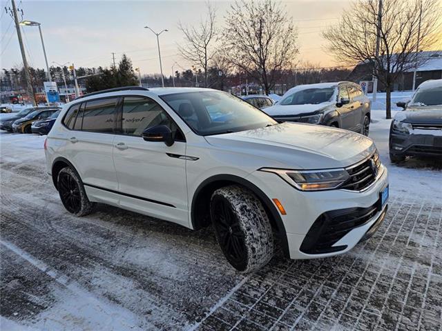 2022 Volkswagen Tiguan Comfortline R-Line Black Edition (Stk: T5408A) in Orleans - Image 7 of 17