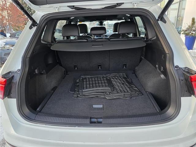 2022 Volkswagen Tiguan Comfortline R-Line Black Edition (Stk: T5408A) in Orleans - Image 8 of 17