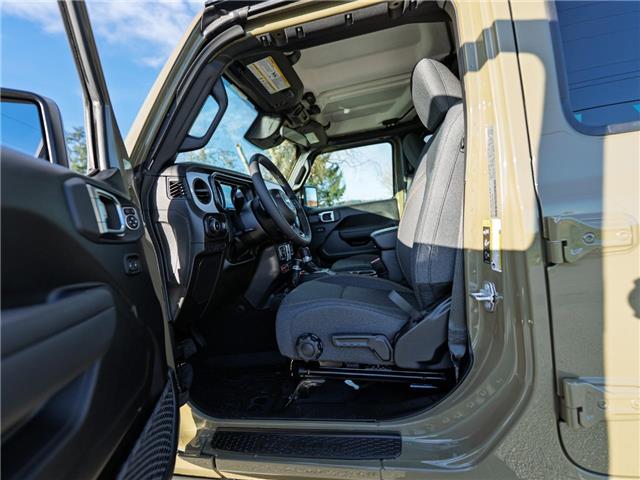 2026 Jeep Wrangler Sport (Stk: T227319) in Surrey - Image 11 of 27