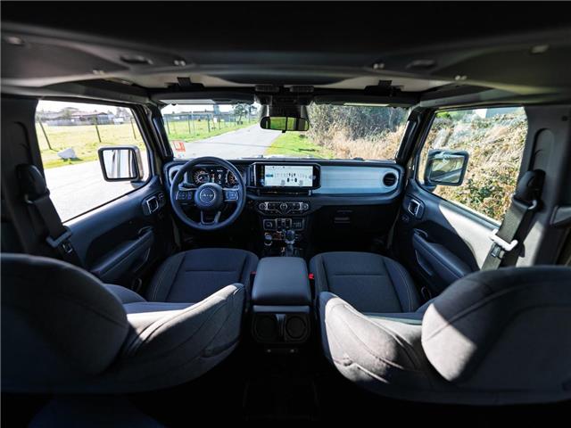 2026 Jeep Wrangler Sport (Stk: T224303) in Surrey - Image 13 of 28