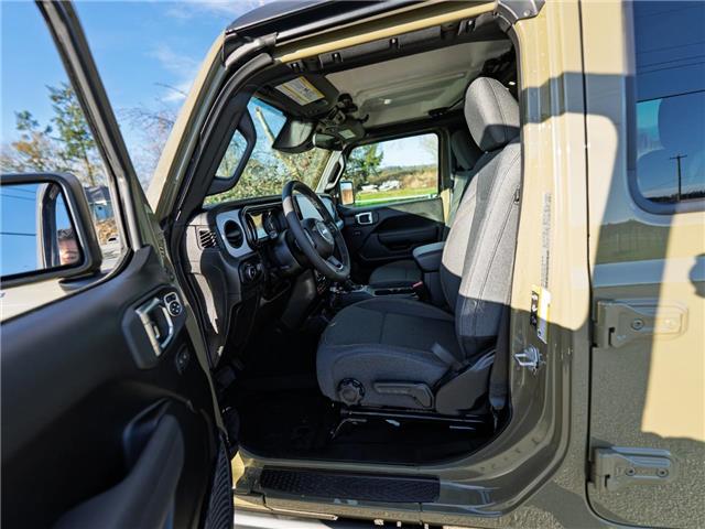 2026 Jeep Wrangler Sport (Stk: T227320) in Surrey - Image 11 of 27