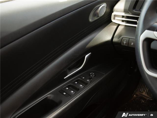 2023 Hyundai Elantra ESSENTIAL (Stk: 107055) in London - Image 18 of 27