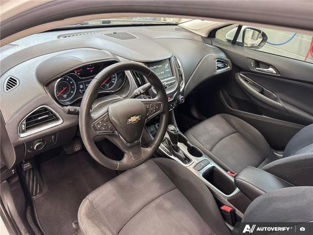 2018 Chevrolet Cruze LT Auto (Stk: 165015) in London - Image 13 of 26