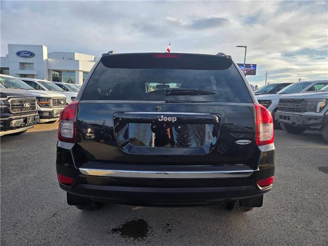2017 Jeep Compass Sport/North (Stk: 7076) in Calgary - Image 4 of 9
