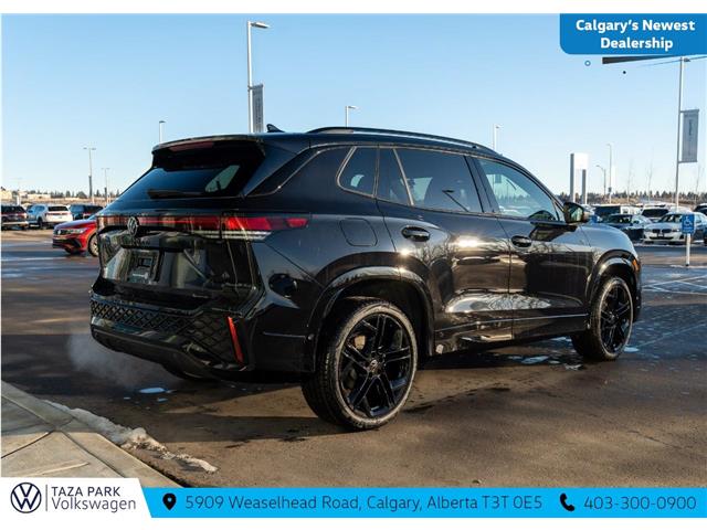 2026 Volkswagen Tiguan Comfortline R-Line Black Edition (Stk: TT-157) in Calgary - Image 5 of 26