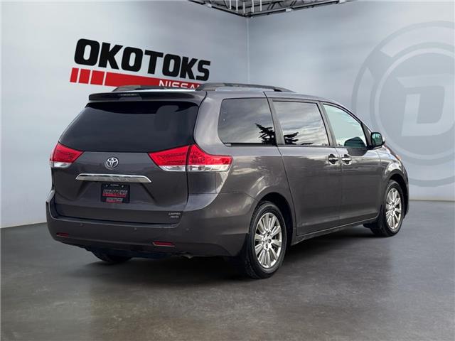 2011 Toyota Sienna Limited 7 Passenger (Stk: 20489) in Okotoks - Image 5 of 15