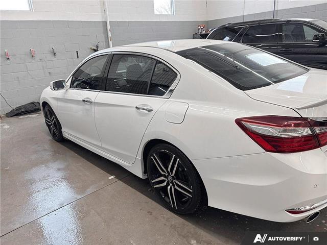 2016 Honda Accord Touring V6 (Stk: 164975) in London - Image 13 of 26