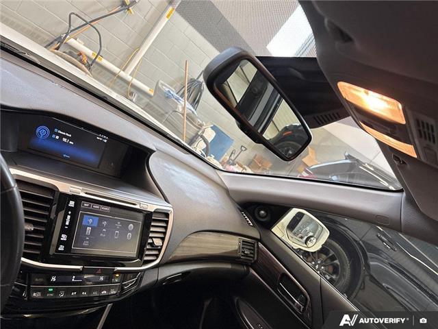 2016 Honda Accord Touring V6 (Stk: 164975) in London - Image 19 of 26