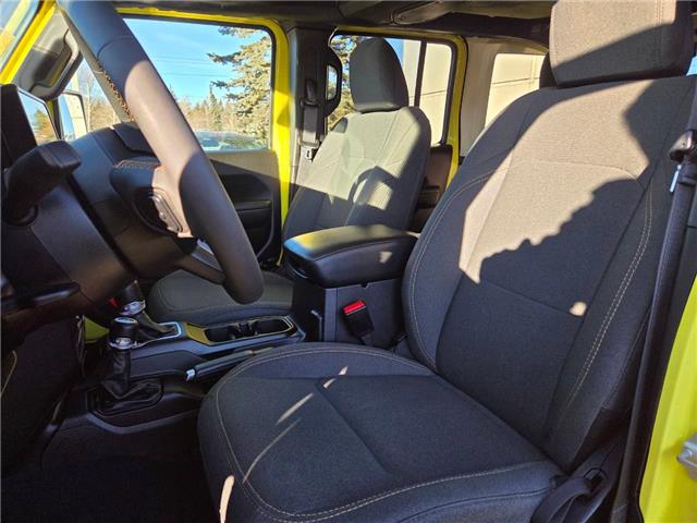 2024 Jeep Wrangler Sport (Stk: 7074) in Calgary - Image 8 of 9