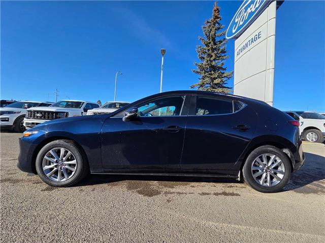 2025 Mazda Mazda3 Sport GS (Stk: 7082) in Calgary - Image 2 of 9 2025 Mazda Mazda3 Sport GS (Stk: 7082) in Calgary - Image 2 of 9