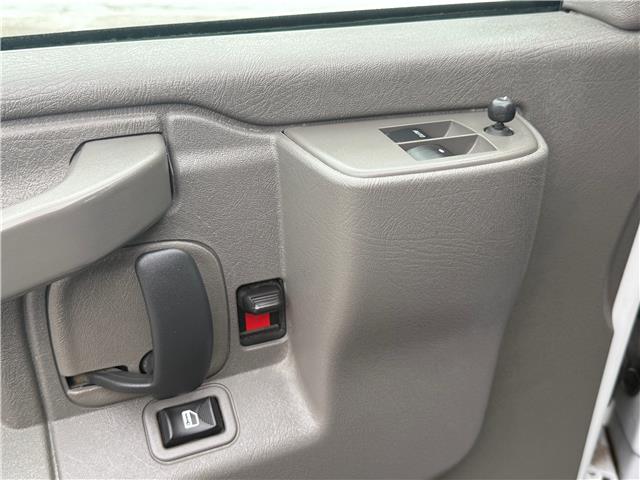 2023 Chevrolet Express 2500 Work Van (Stk: W9352) in Uxbridge - Image 13 of 17