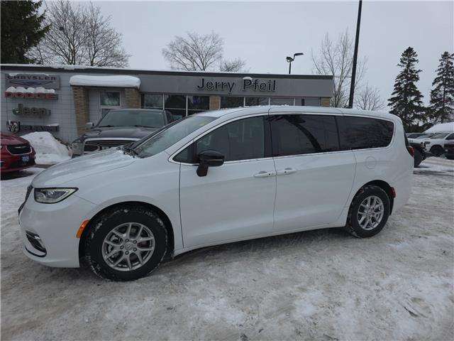 2026 Chrysler Pacifica Select White with 25km at $57,795
