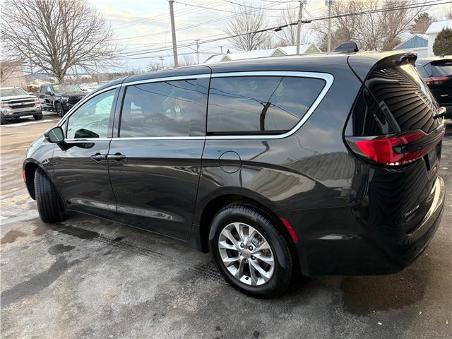 2023 Chrysler Pacifica Touring-L in Sussex - Image 3 of 15