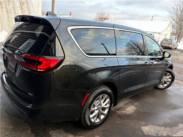 2023 Chrysler Pacifica Touring-L in Sussex - Image 4 of 15