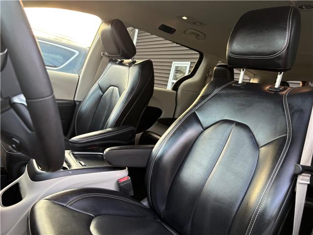 2023 Chrysler Pacifica Touring-L in Sussex - Image 8 of 15