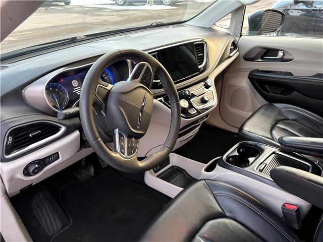 2023 Chrysler Pacifica Touring-L in Sussex - Image 9 of 15