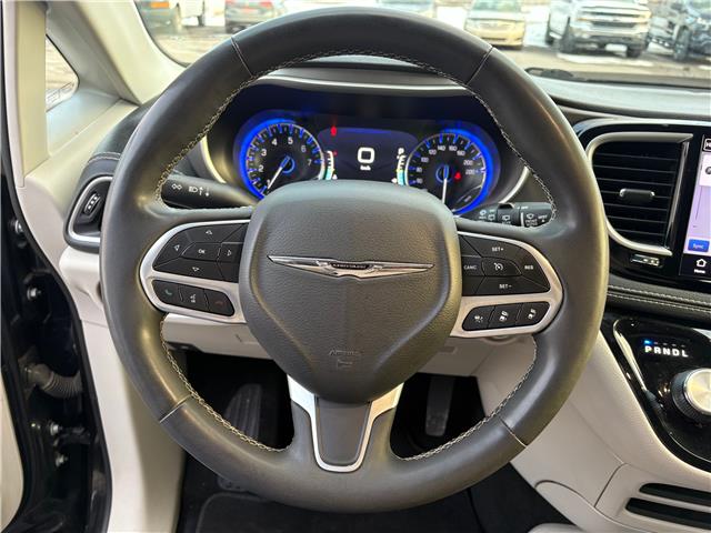 2023 Chrysler Pacifica Touring-L in Sussex - Image 11 of 15
