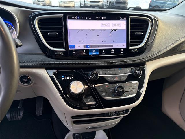 2023 Chrysler Pacifica Touring-L in Sussex - Image 12 of 15
