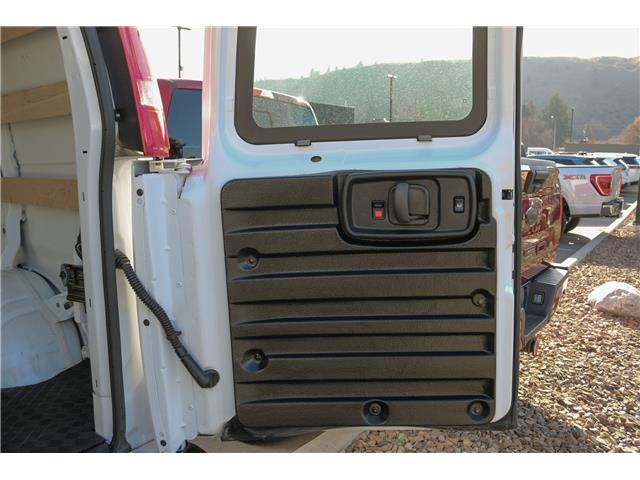 2024 Chevrolet Express 2500 Work Van (Stk: UT2228) in Kamloops - Image 7 of 21