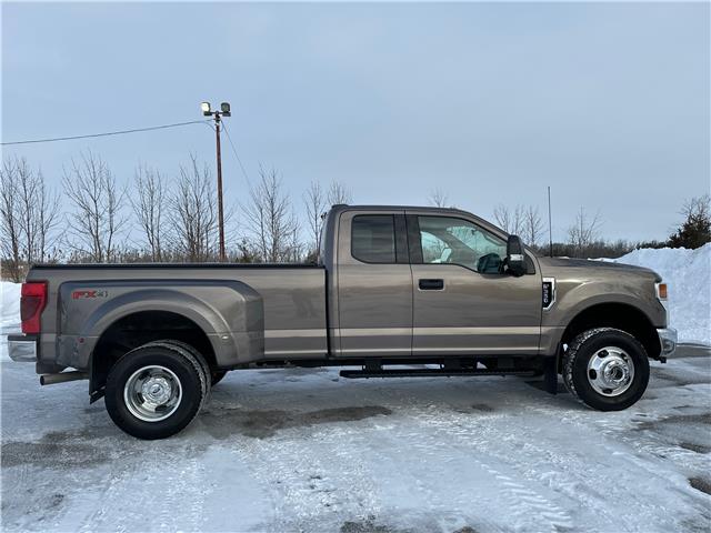 2022 Ford F-350 XLT (Stk: 43521J) in Belleville - Image 3 of 30