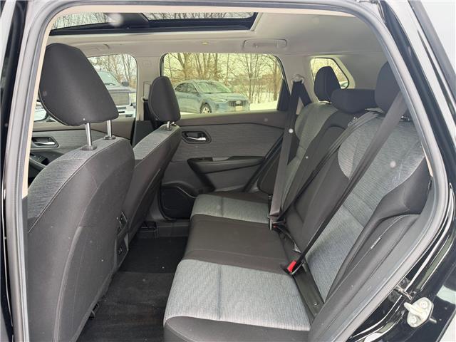 2023 Nissan Rogue SV Moonroof (Stk: 35699) in London - Image 9 of 12