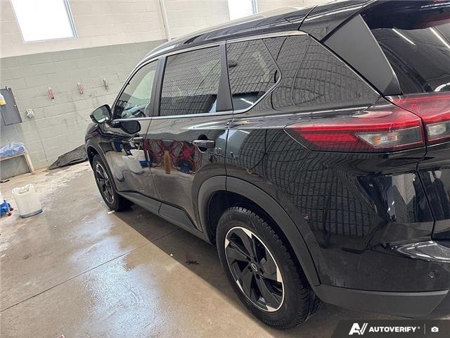 2024 Nissan Rogue SV Moonroof (Stk: 165149) in London - Image 11 of 26
