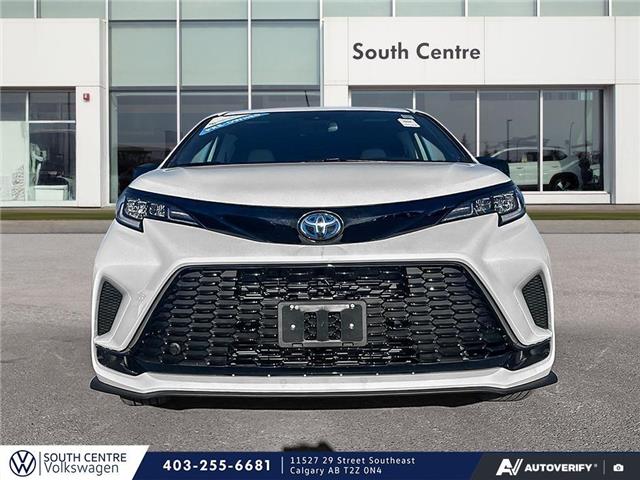 2025 Toyota Sienna XSE 7-Passenger (Stk: SU7721) in Calgary - Image 2 of 25