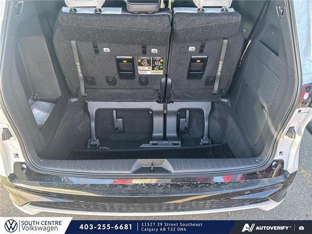 2025 Toyota Sienna XSE 7-Passenger (Stk: SU7721) in Calgary - Image 12 of 25
