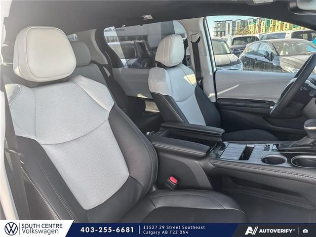 2025 Toyota Sienna XSE 7-Passenger (Stk: SU7721) in Calgary - Image 22 of 25