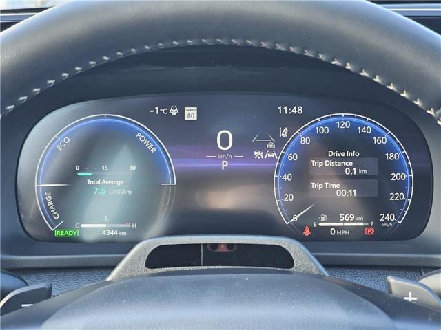 2025 Toyota Crown Signia Limited (Stk: 2105864A) in Whitby - Image 14 of 23