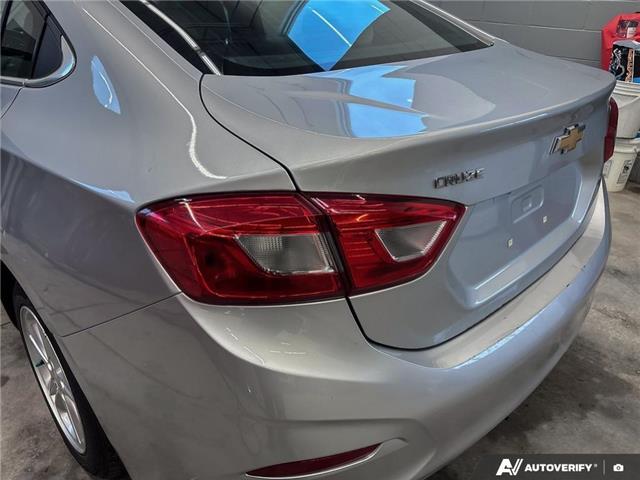 2018 Chevrolet Cruze LT Auto (Stk: 165002) in London - Image 11 of 26