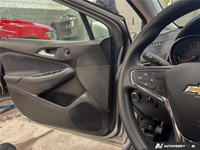 2018 Chevrolet Cruze LT Auto (Stk: 165002) in London - Image 17 of 26