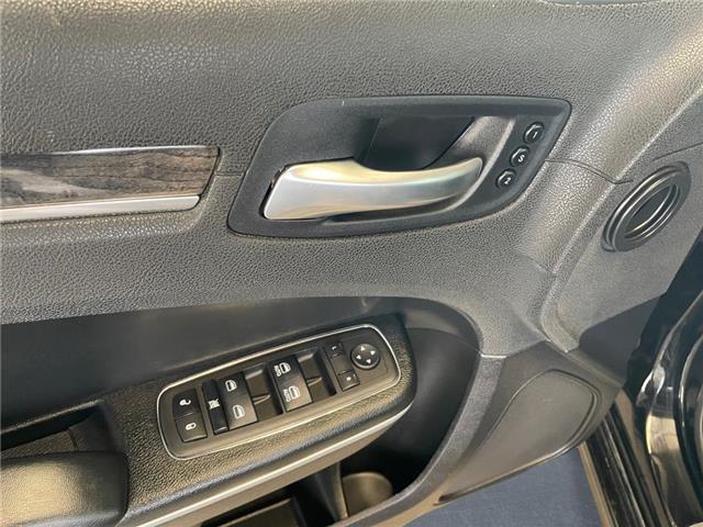 2023 Chrysler 300 Touring-L (Stk: 41174) in Lethbridge - Image 11 of 26