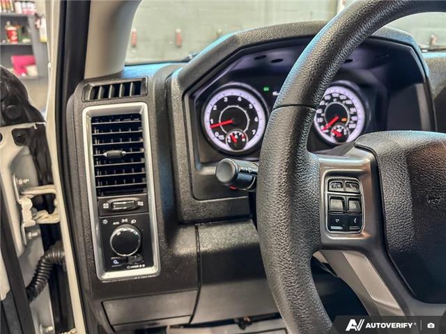 2023 RAM 1500 Classic SLT (Stk: 165043) in London - Image 17 of 26