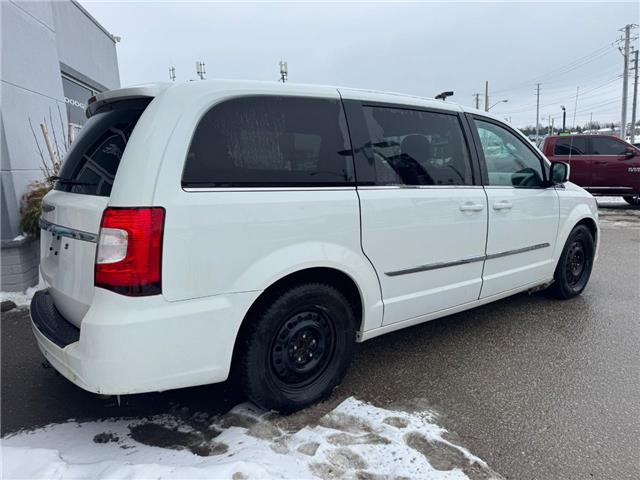 2015 Chrysler Town & Country S (Stk: 28325T) in Newmarket - Image 2 of 12