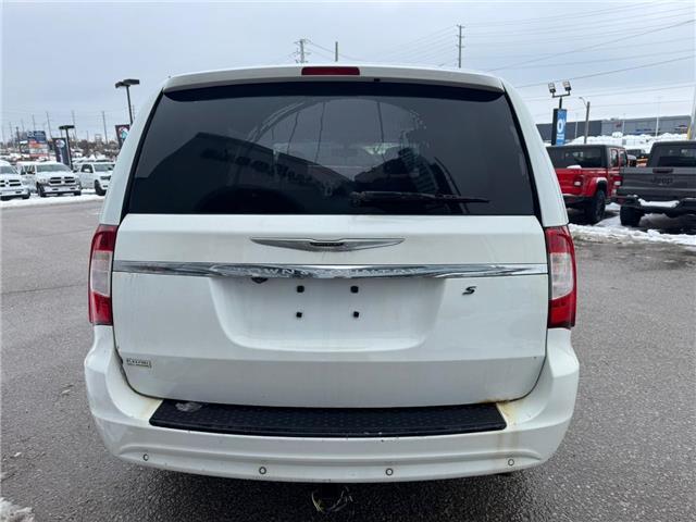 2015 Chrysler Town & Country S (Stk: 28325T) in Newmarket - Image 3 of 12