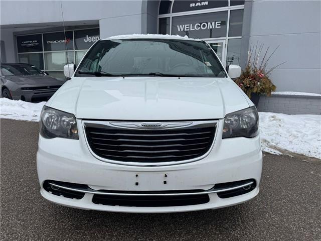 2015 Chrysler Town & Country S (Stk: 28325T) in Newmarket - Image 6 of 12