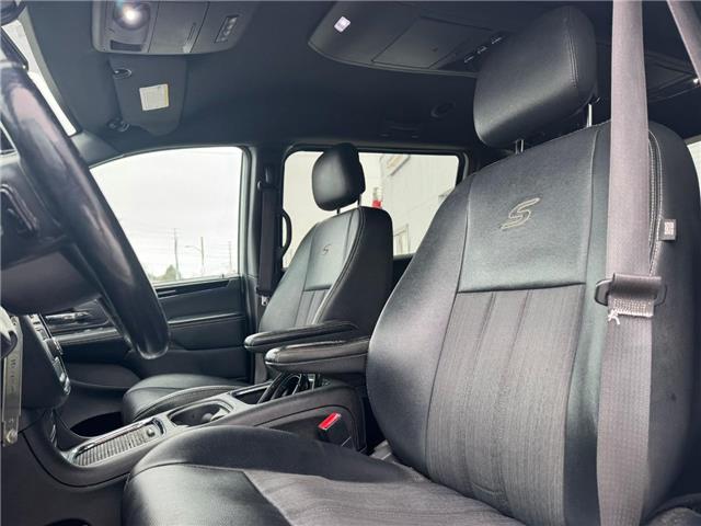2015 Chrysler Town & Country S (Stk: 28325T) in Newmarket - Image 7 of 12