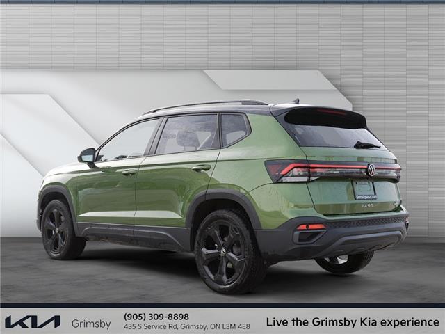 2025 Volkswagen Taos Comfortline Black Edition-super low kms! Pano sunr (Stk: U3224) in Grimsby - Image 4 of 19